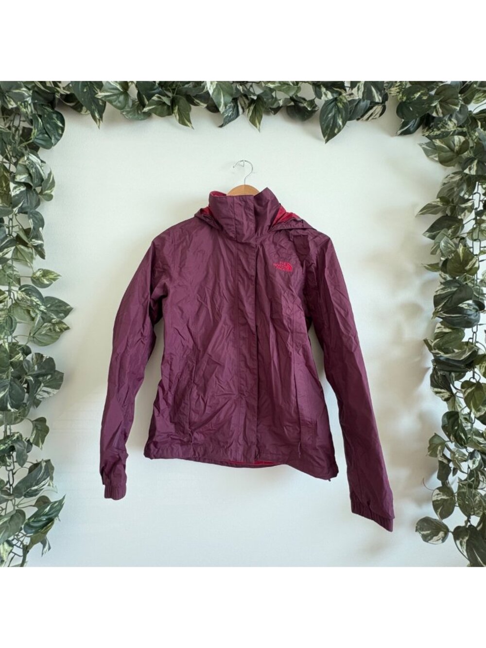The North Face Athletic Windbreaker Hooded Rain Jacket Maroon Women’s Sz S